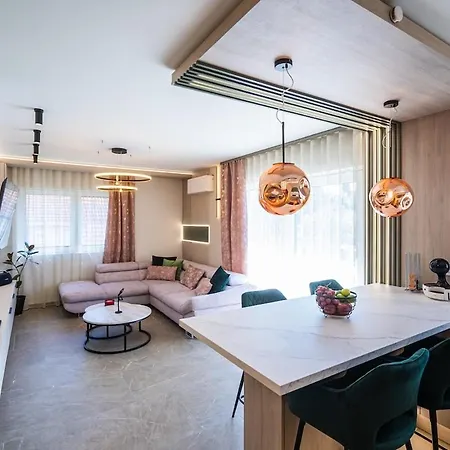 Hilltop Jakuzzi Penthouse Siófok