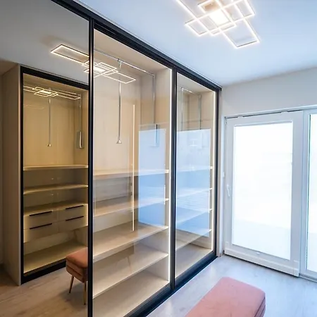 Hilltop Jakuzzi Penthouse Apartmán