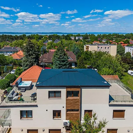 Hilltop Jakuzzi Penthouse * Siófok