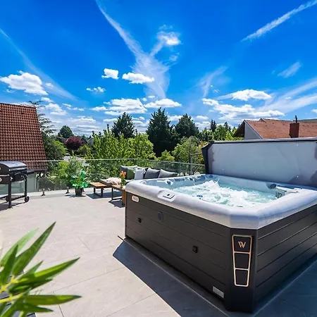 Hilltop Jakuzzi Penthouse Siófok